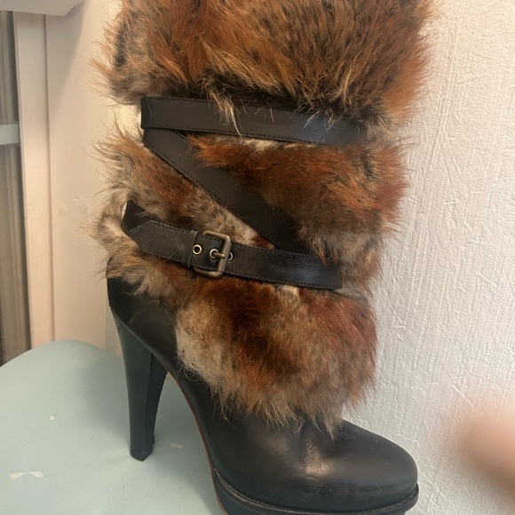 Ugg Foxley Gorgeous size 9 black platform fur boots - Picture 10 of 12